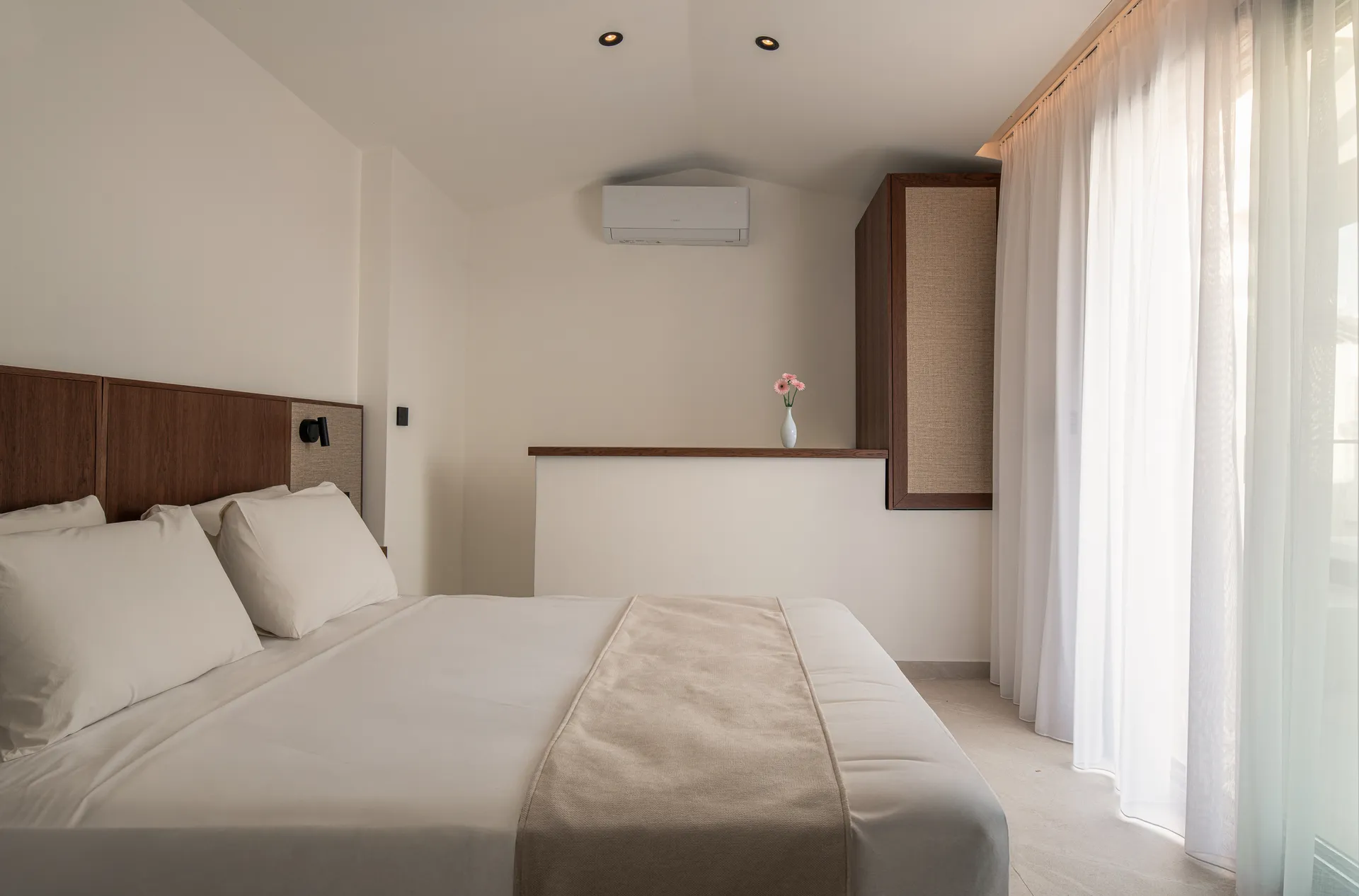 Tiara Holidays - Vista Luxury Suites - Duplex Suite Ground Floor - bedroom